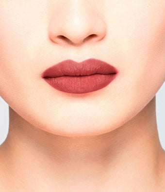 la-bouche-rouge-paris-the-blushing-nude-lippenstift-set-tiefes-pink-nude-matt-ro image 6