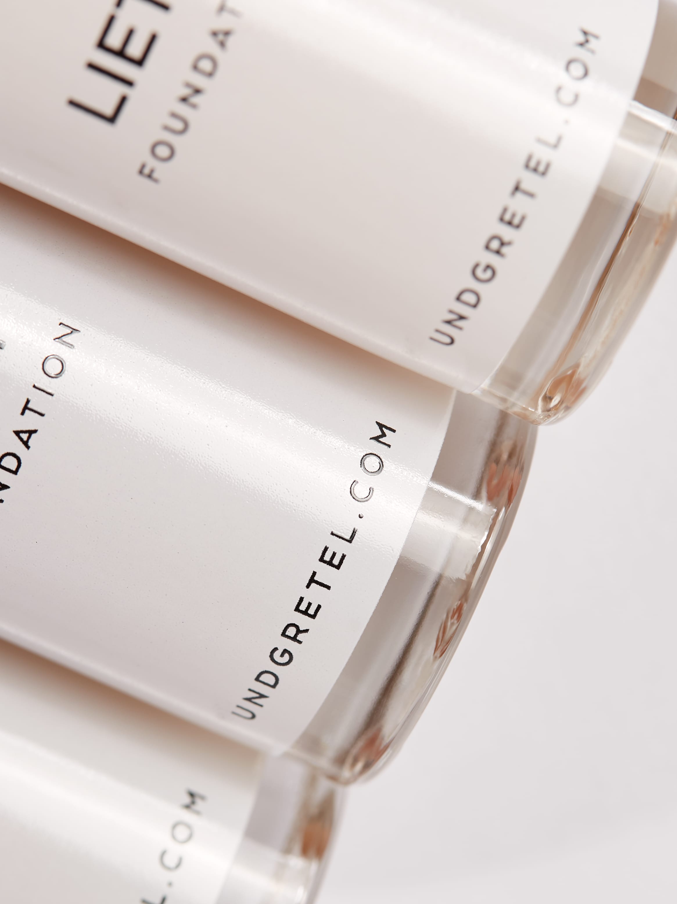 und-gretel-lieth-foundation-vegane-naturkosmetik-foundation image 4