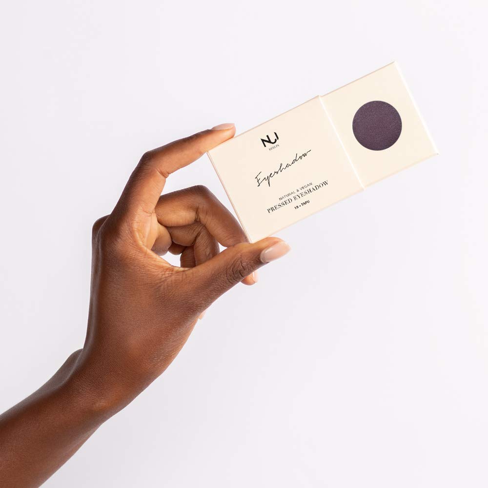 nui-cosmetics-natural-pressed-eyeshadow-18-tapu-violett-schimmer image 5