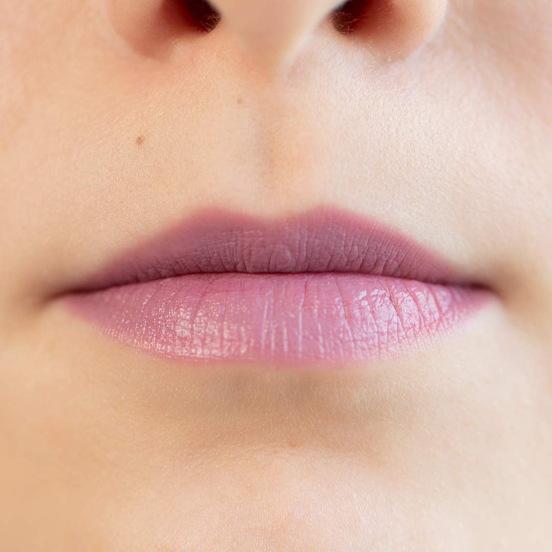 nui-cosmetics-natural-lipstick-ruiha-naturkosmetik-lippenstift-warmes-lila-mauve image 4