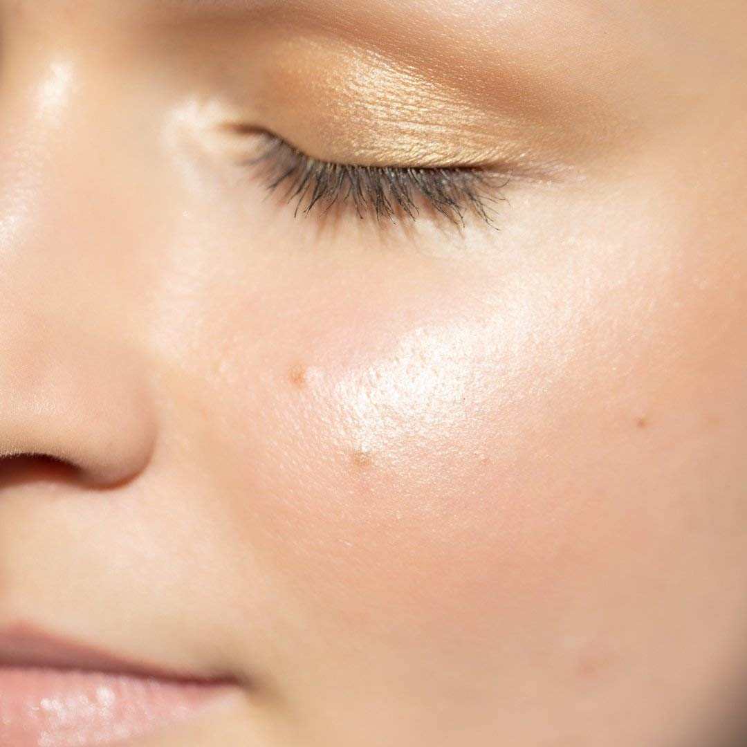 nui-cosmetics-natural-illuminating-pressed-powder-kara-highlighter image 3