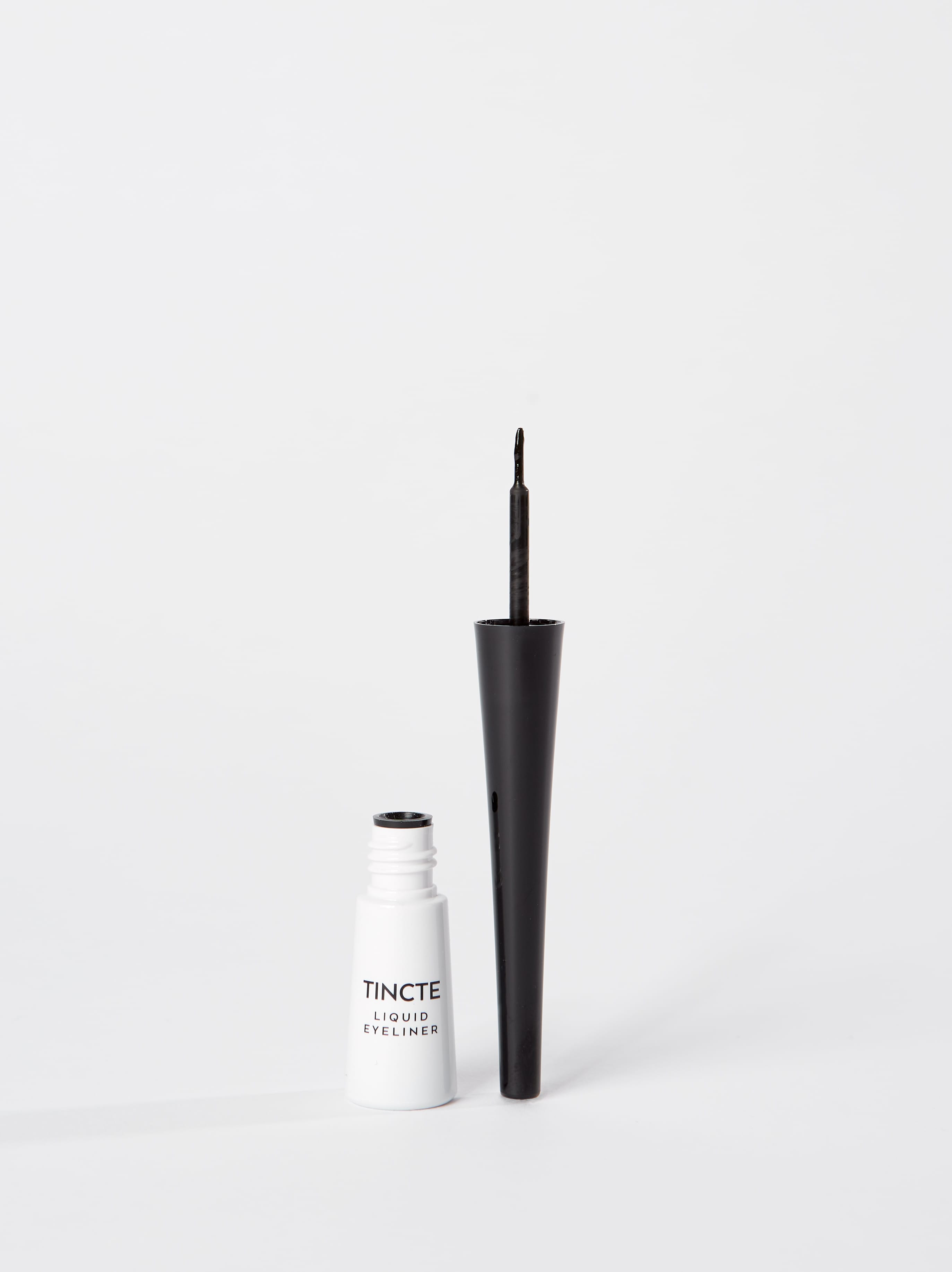 und-gretel-tincte-liquid-eyeliner-veganer-eyeliner-schwarz image 3