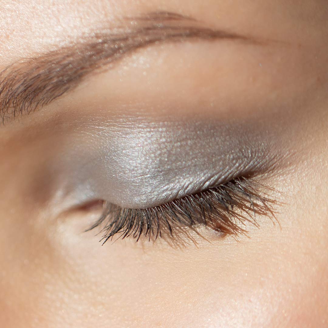 nui-cosmetics-natural-pressed-eyeshadow-14-taonga-schimmernder-lidschatten-silbe image 4