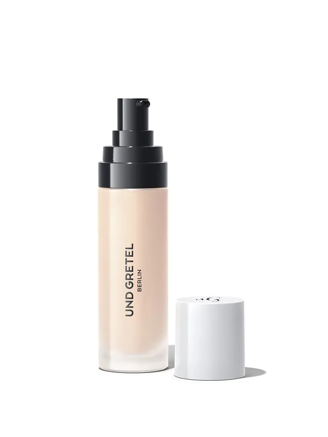 und-gretel-eben-liquid-foundation image 1