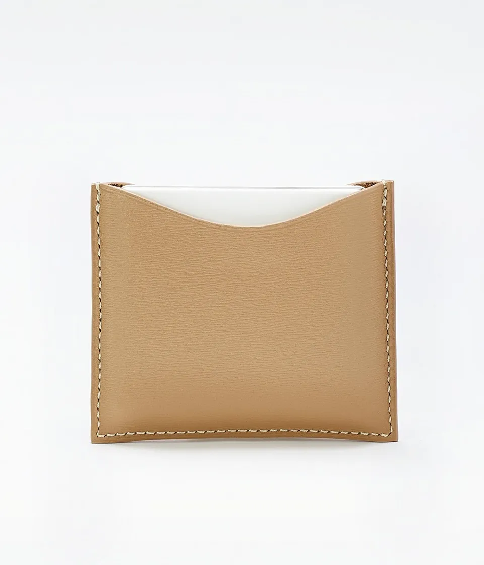 la-bouche-rouge-paris-refillable-compact-case-nachf-llbares-puderd-schen-in-lede image 1