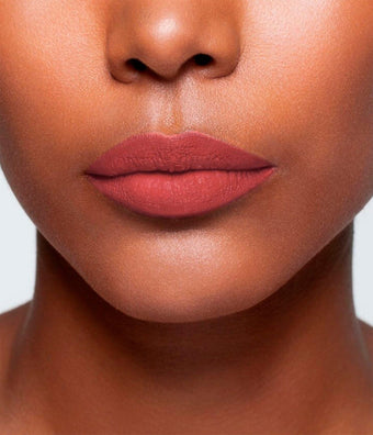 la-bouche-rouge-paris-the-blushing-nude-lippenstift-set-tiefes-pink-nude-matt-ro image 8