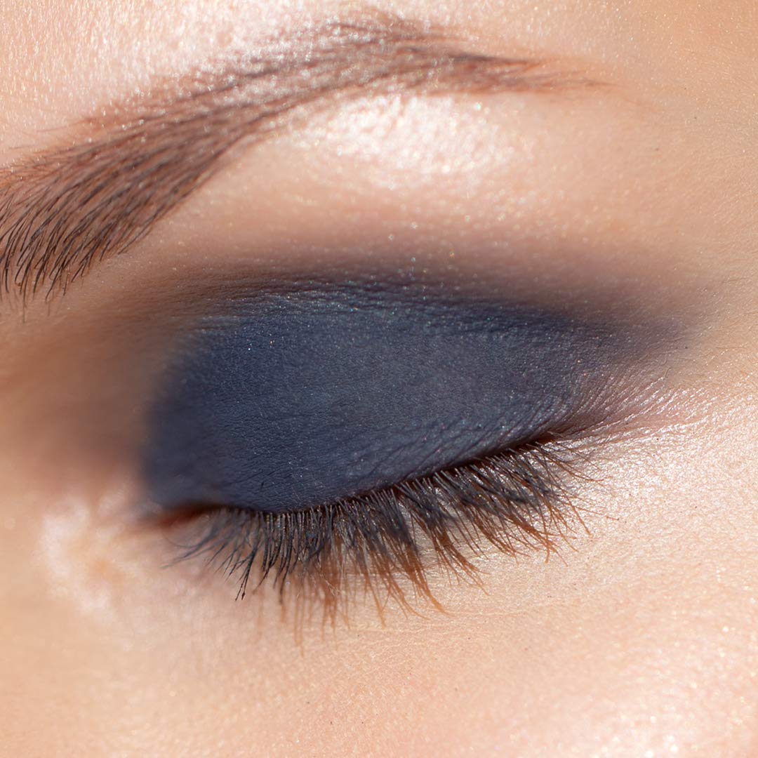nui-cosmetics-natural-pressed-eyeshadow-13-rere-dunkelblau image 4